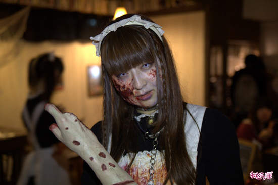 《殭屍女僕》ㄜ.....主～人～歡～迎～回～來～