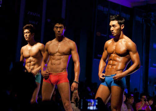 韓國雜誌《健美大賽》這裡有一批腹肌洗衣板好便宜喔～（誤）