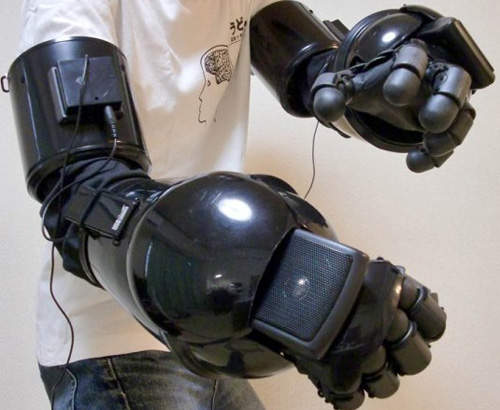 哀鳳喇叭拳套　揮一拳看我的重低音震撼衝擊波吧