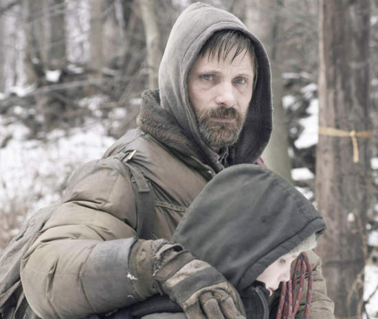 末日電影中的帥哥 有機會真想被英雄救美一下...