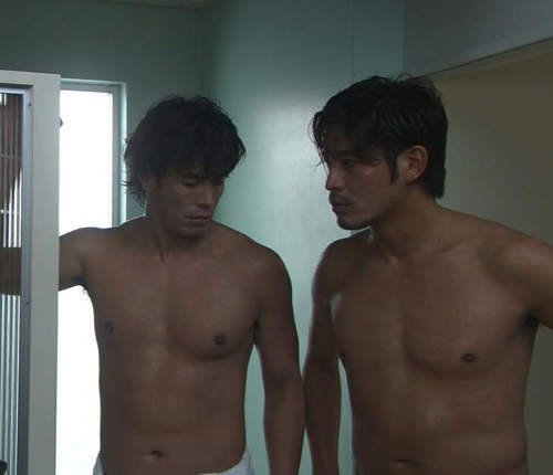 讓女生口水直流的《完美身材男星》有人需要面紙嗎？（高舉）