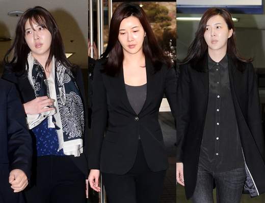 《韓星出事時尚》還是素色亮相好了... 《韓星出事時尚》還是素色亮相好了...