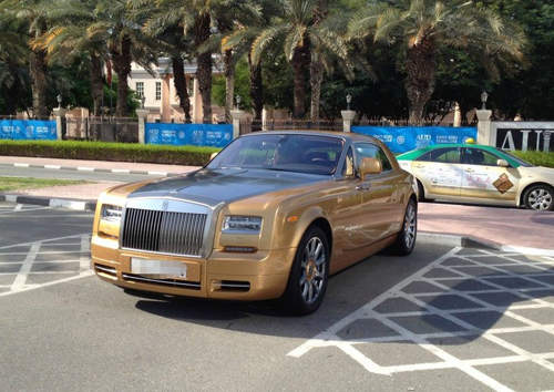 《杜拜學生炫富法》加國學生:光看學校停車場就知道....