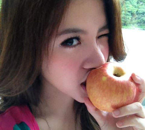 樂明明（afra）　CUXI機車廣告女主角