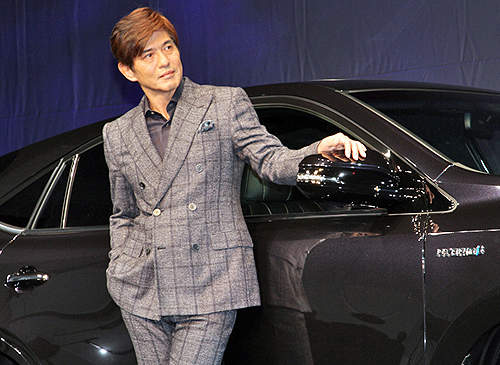 佐藤浩市站台《Toyota Harrier》帥氣大叔+休旅車超迷人 佐藤浩市站台《Toyota Harrier》帥氣大叔+休旅車超迷人