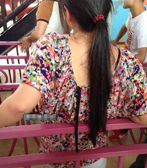 「好想幫幫她」系列照　到底要不要跟她說呢XDD