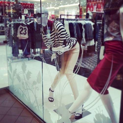 《假人的內心戲》原來妳是肚子痛啊~(笑) 《假人的內心戲》原來妳是肚子痛啊~(笑)