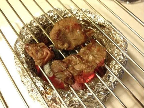 網友發明的《獨居燒肉套餐》在家也能享用烤肉的美味～（笑）