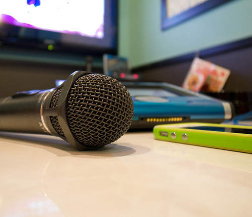 自己一個人去唱歌的超～尷尬瞬間　你該怎麼辦才好？