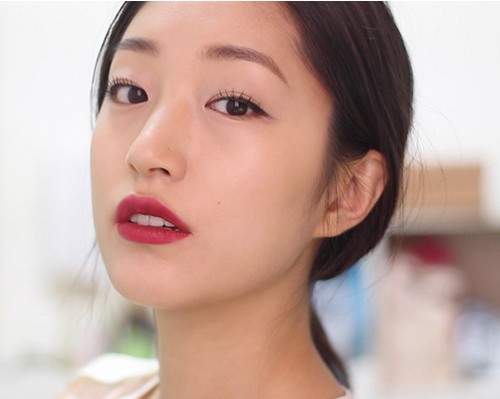 妝容系列《質感紅唇妝》其實紅唇也可以不妖豔~ 妝容系列《質感紅唇妝》其實紅唇也可以不妖豔~