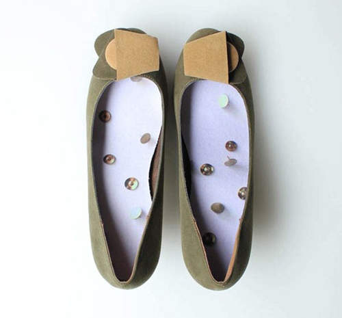 創意《圖片鞋墊》鞋子裡滿滿的圖釘會不會太嚇人...