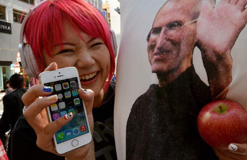 日本三大手機電信商11月暢銷手機調查  iPhone 5s再度稱霸.. 日本三大手機電信商11月暢銷手機調查  iPhone 5s再度稱霸..