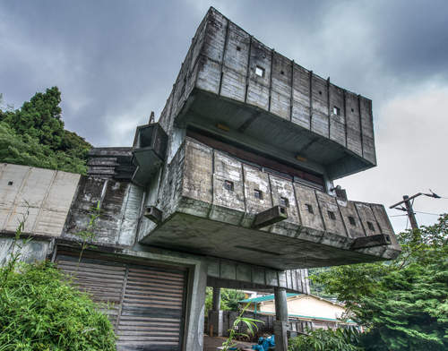 靜岡廢棄龍堡　有著怪獸醫院別名的奇異建築　　