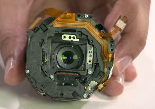 Sony QX100外掛鏡頭拆解  最新官方分屍影片燒喔~ Sony QX100外掛鏡頭拆解  最新官方分屍影片燒喔~