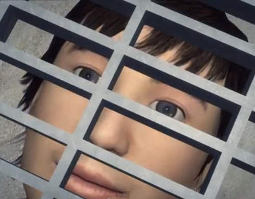 下水道偷窺癡漢　排水孔的內側有一雙發了光了眼睛看著妳