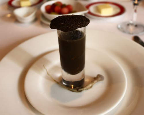 《土料理全餐》全部都是用土做的料理　你敢吃嗎？