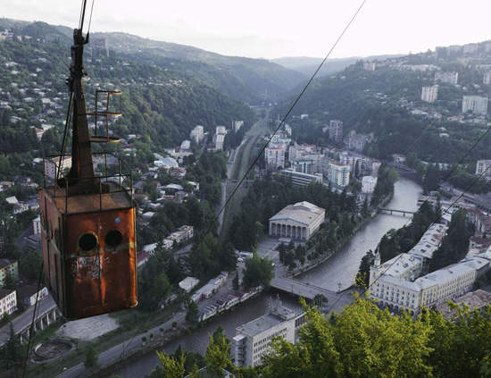 喬治亞《生鏽纜車》直到今天仍是主要交通工具...... 喬治亞《生鏽纜車》直到今天仍是主要交通工具......
