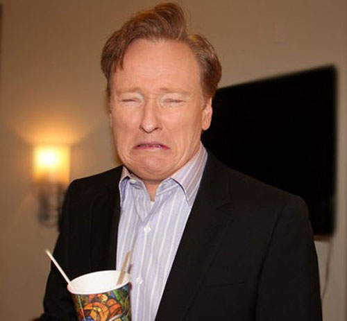 主持人《康納哭哭的理由》~你再哭  我就揍你喔=``=