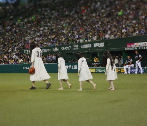 球速103公里?!《貞子開球》今年連小貞子也一起上場發功 球速103公里?!《貞子開球》今年連小貞子也一起上場發功