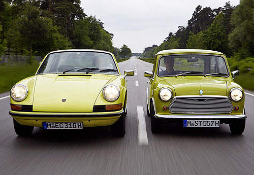 50歲生日《保時捷911》經典老Mini也趕來祝壽囉~ 50歲生日《保時捷911》經典老Mini也趕來祝壽囉~