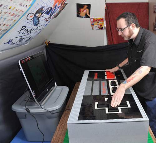 《樂高製巨大遊戲手把》玩瑪利歐玩到你手軟