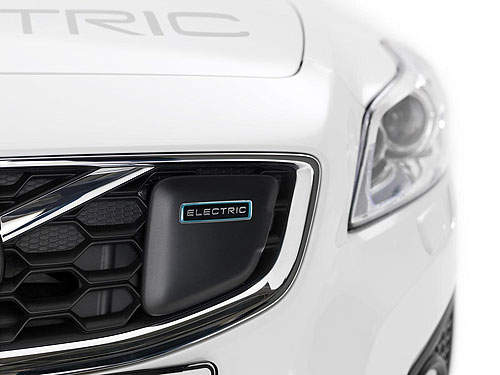 《Volvo C30 Electric》只要一個半小時就能讓車車電力滿檔～