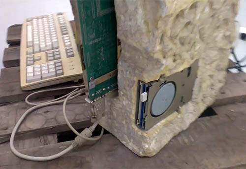 史上最硬《石頭電腦機殼》 不小心砸到腳的話~真的會...哭哭啊 史上最硬《石頭電腦機殼》 不小心砸到腳的話~真的會...哭哭啊