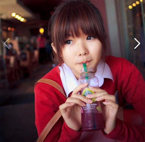 Lizz Chloe(栗子 橘子)來自馬來西亞的紅色毛衣學生妹 Lizz Chloe(栗子 橘子)來自馬來西亞的紅色毛衣學生妹