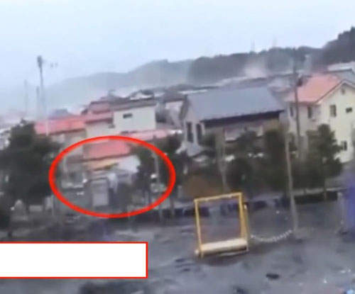 日本海嘯鬼影片段　從最近公佈的影片赫然發現發現發現現現．．．