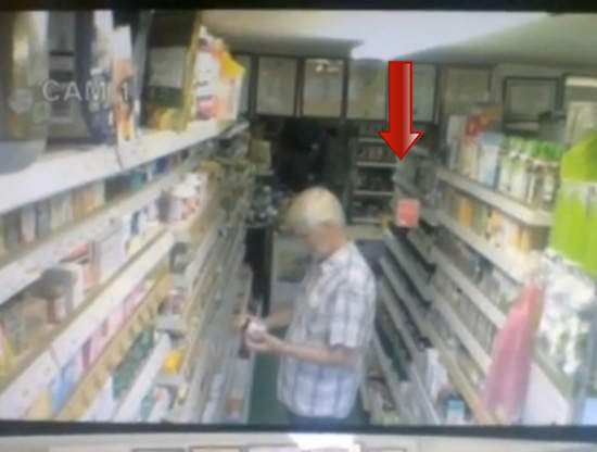 英國《漂浮茶包》事件 監視器錄到鬼魂惡作劇？！