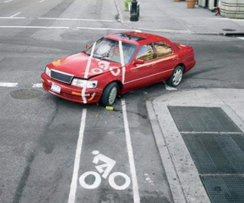 你有注意過旁邊的車子，好像那裡怪怪的嗎？