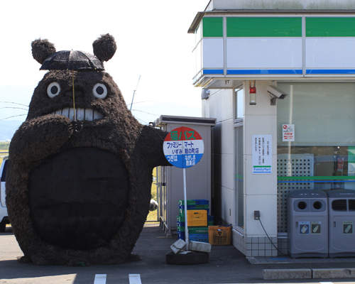 龍貓公車請在全家便利商店前上車，謝謝（？）