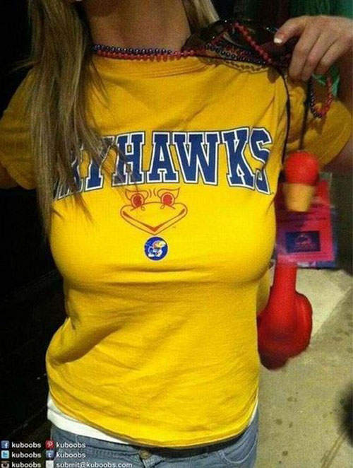 性感《球隊乳溝照》溝越深 得名機率越高? 性感《球隊乳溝照》溝越深 得名機率越高?