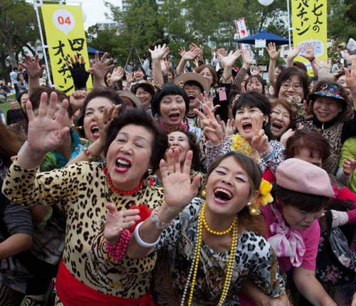 最強大阪《歐巴將》軍團 平均年齡60歲的偶像團體登場 最強大阪《歐巴將》軍團 平均年齡60歲的偶像團體登場