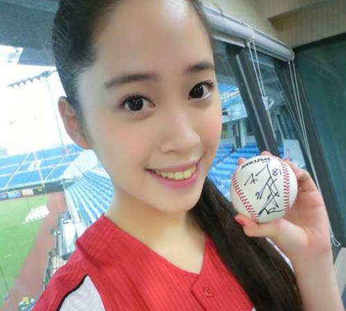 歐陽妮妮Nini　側翻一字馬飛越的美美開球超讚