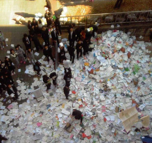 《大考後的紓壓方式》總務主任會崩潰吧XD 《大考後的紓壓方式》總務主任會崩潰吧XD