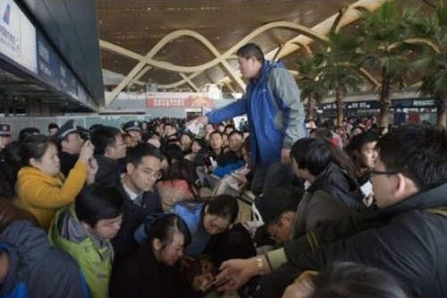 《班機停飛》該怎辦　有人暴走有人乾脆賞美景XD