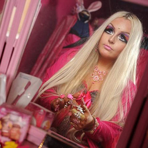 英國《真人芭比》想要她出門必須等她四小時⊙＿⊙