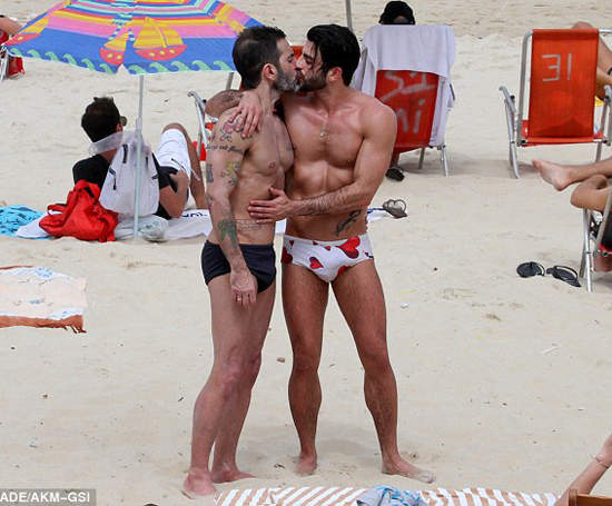 Marc Jacobs與男友大方放閃 那我們也就大方看了www Marc Jacobs與男友大方放閃 那我們也就大方看了www