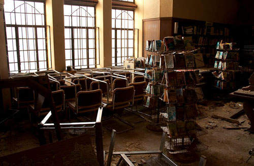 底特律《廢棄圖書館》金融風暴後的受害建築.....