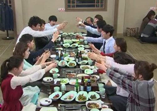 韓上班族最愛的《聚餐飲食》結果都是肉肉肉......XD 韓上班族最愛的《聚餐飲食》結果都是肉肉肉......XD