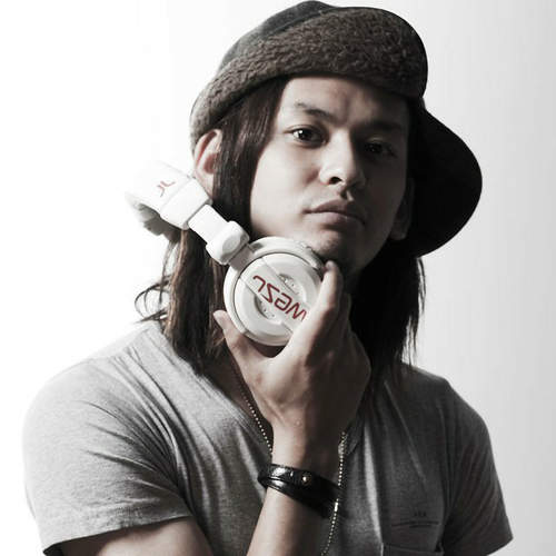 突然現身日綜裡的《戀愛巴士》舊成員 你還記得他是誰嗎? 突然現身日綜裡的《戀愛巴士》舊成員 你還記得他是誰嗎?