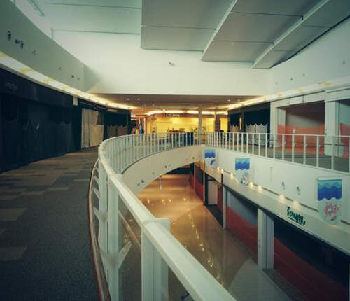 滋賀縣最大型購物中心 營業中卻完全廢墟狀態是怎麼回事? 滋賀縣最大型購物中心 營業中卻完全廢墟狀態是怎麼回事?