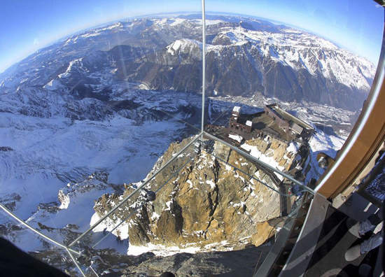 歐洲最高《白朗峰》玻璃觀景台 挑戰你的膽量