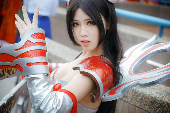 《咪妃娘娘Julia》甜美小咪Cosplay狠角色殺氣滿點