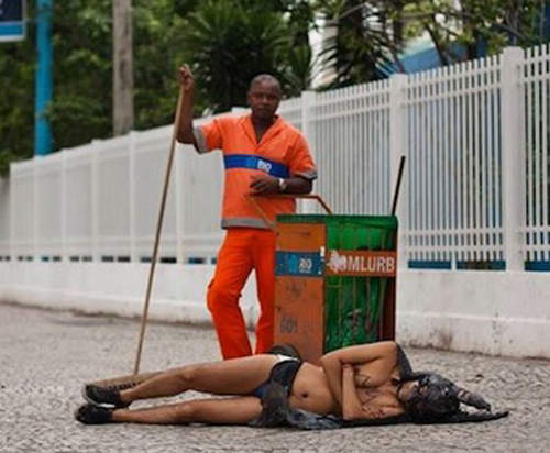 可憐的《貧窮蝙蝠俠》有沒有錢原來落差這麼大.... 可憐的《貧窮蝙蝠俠》有沒有錢原來落差這麼大....