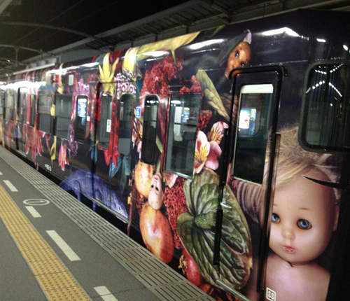 《荒木經惟電車》上路　意外嚇到不少乘客（苦笑）