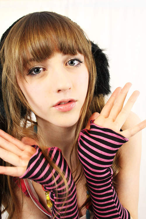 英國超萌美少女　貝琪　又多了一歲萌點不變 