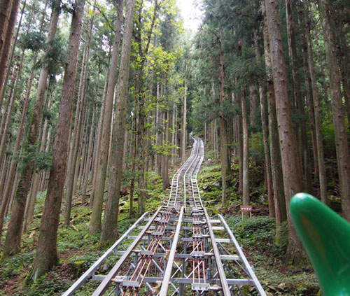 德島祖屋山的單軌鐵路 上山下山一趟整整七.十.分.鐘 德島祖屋山的單軌鐵路 上山下山一趟整整七.十.分.鐘