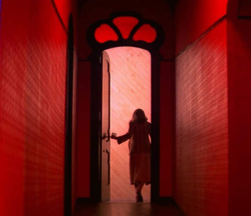 經典恐怖電影主題酒吧 應該不會突然衝出什麼吧(゚ロ゚屮)屮 經典恐怖電影主題酒吧 應該不會突然衝出什麼吧(゚ロ゚屮)屮